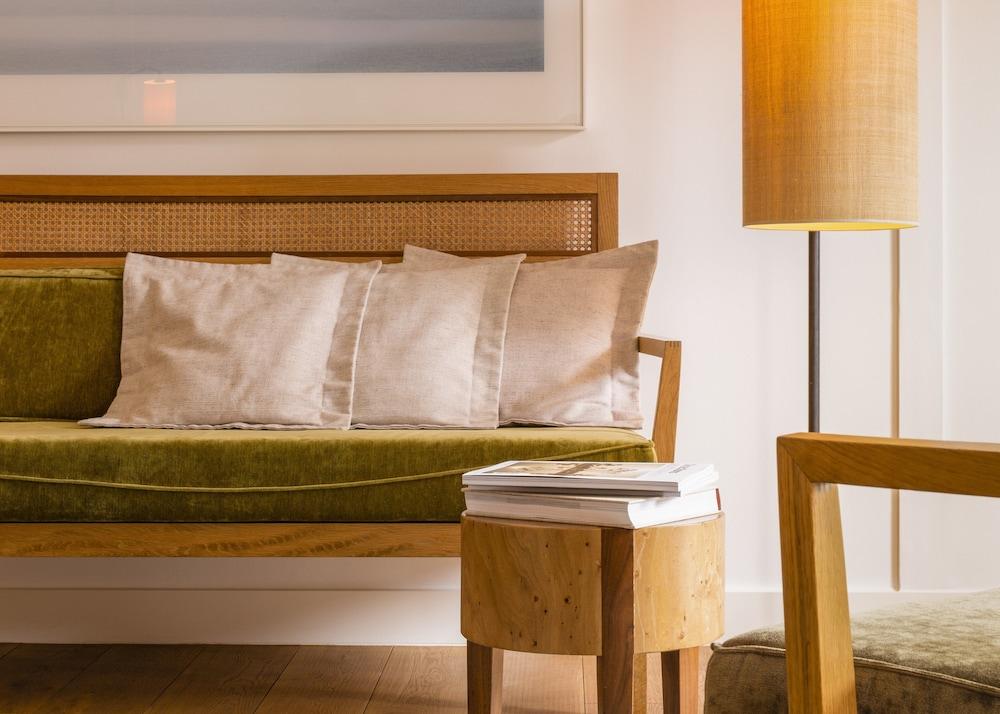 โรงแรมหลุยส์ มิวนิก ภายนอก รูปภาพ A floor lamp