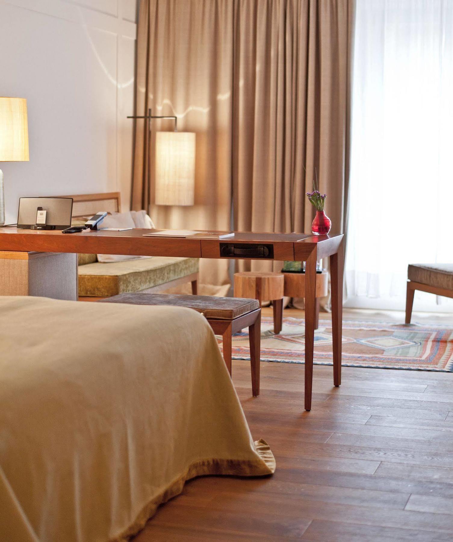 โรงแรมหลุยส์ มิวนิก ภายนอก รูปภาพ A room at the hotel